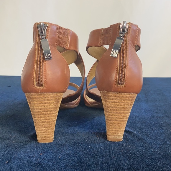 Gerry Weber Tan Ankle Strap Wood Heel - Picture 3 of 5